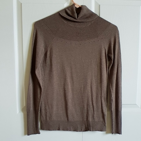 Banana Republic Brown sweater - Picture 2 of 8